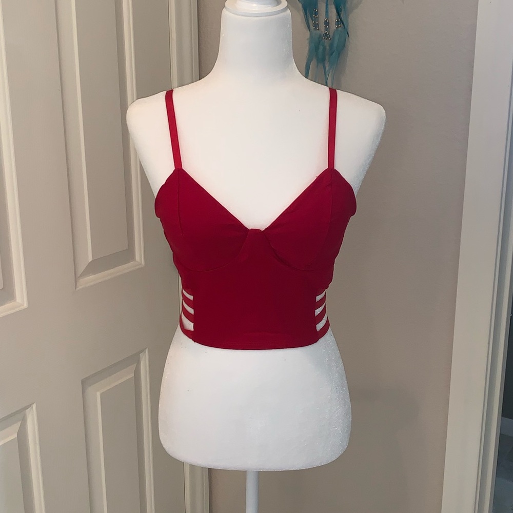 ❌SOLD❌Bozzolo strapy crop top with built in